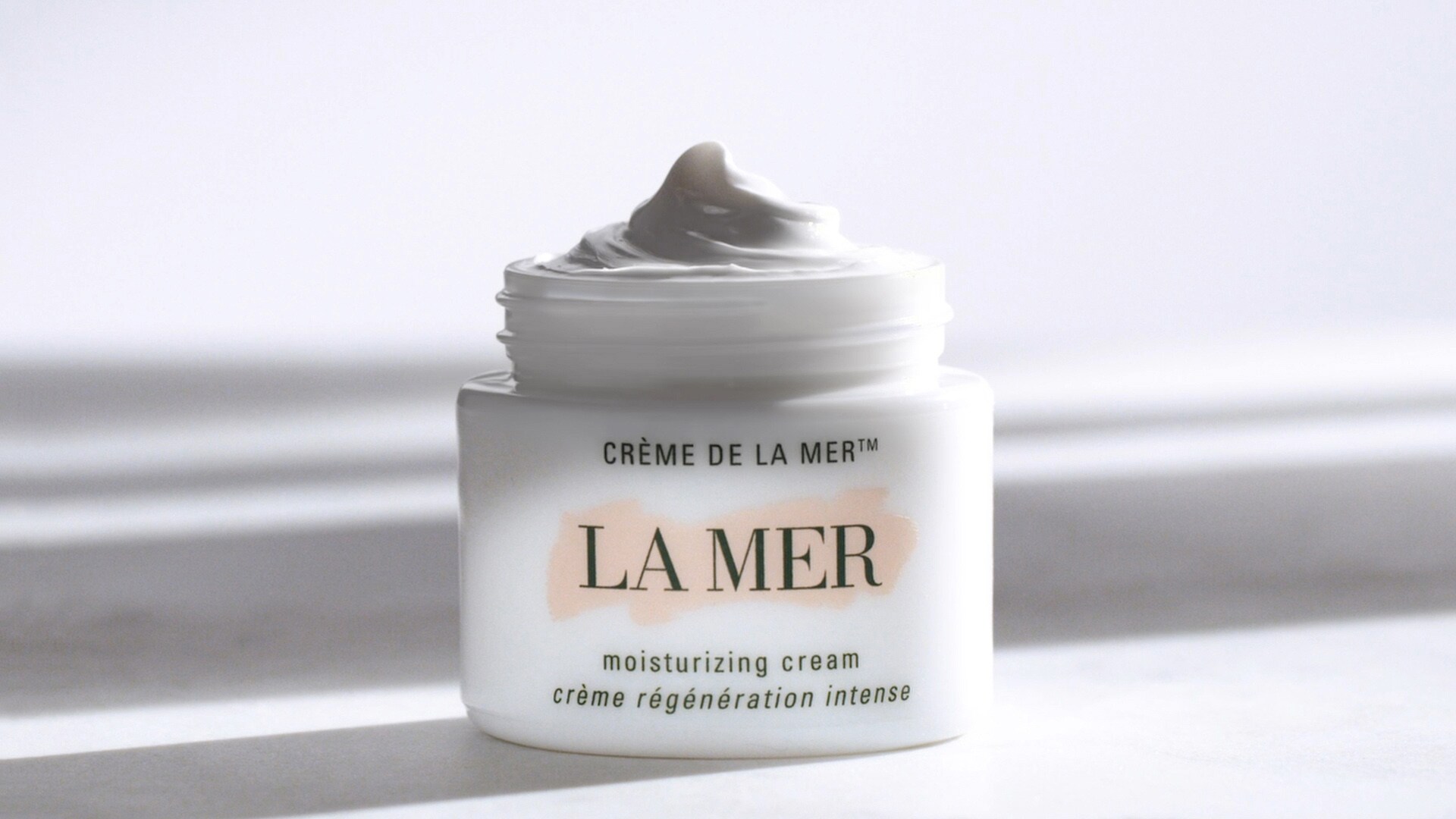Crème de la Mer Moisturizer for Dry Skin La Mer Official Site
