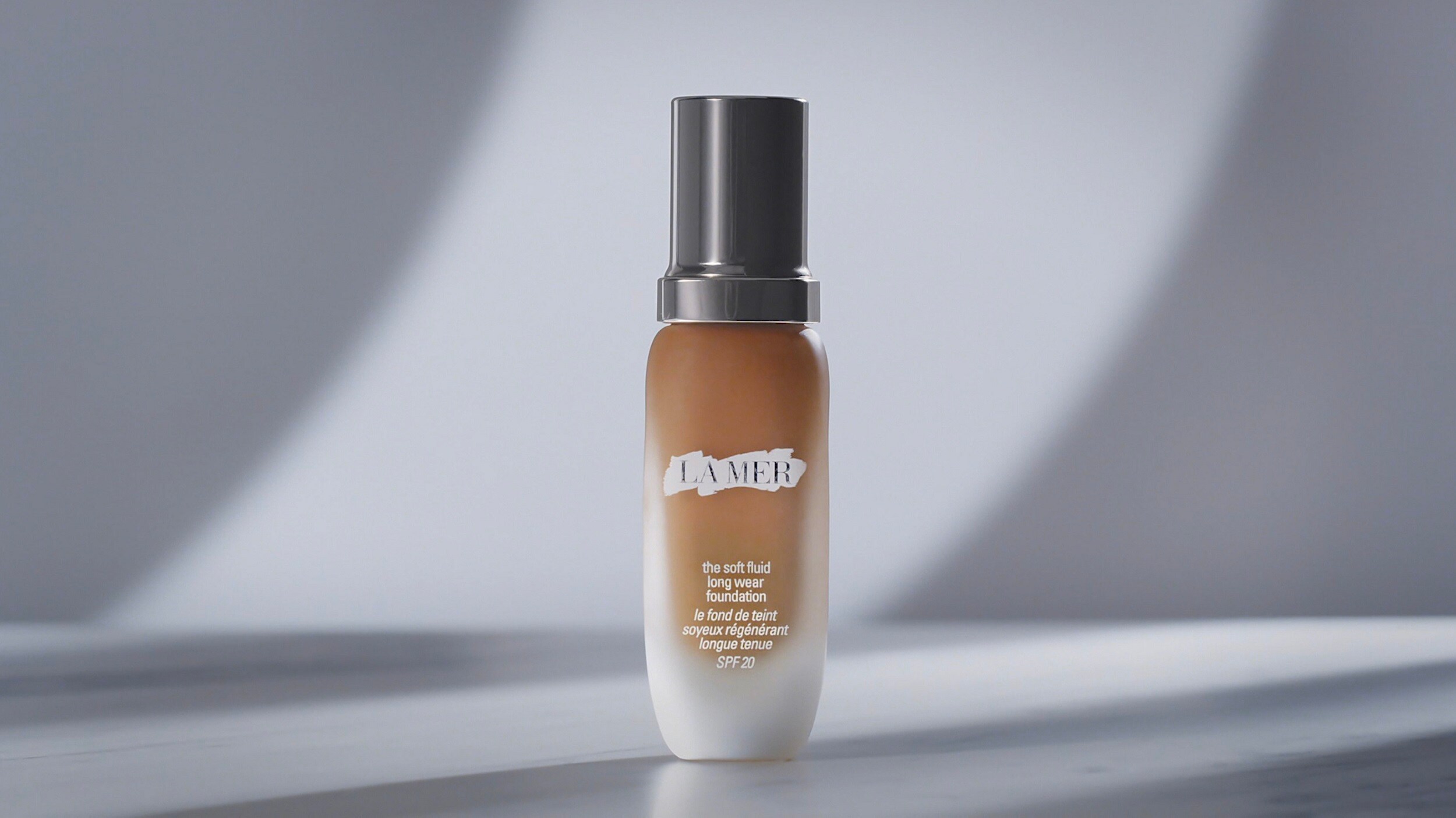 La mer the soft fluid long wear foundation broad spectrum spf 20. La mer the soft fluid long. La mer тональный флюид свотчи. La mer the soft fluid long. La mer the soft fluid long.